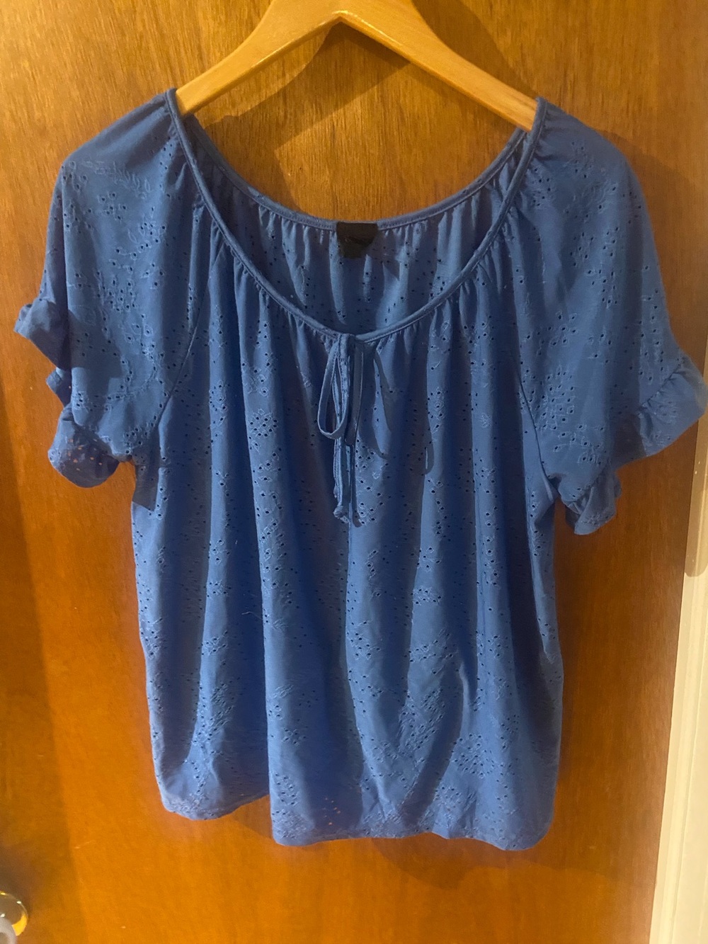 W5 Blue Eyelet Tie-Neck Women’s Top Size XL